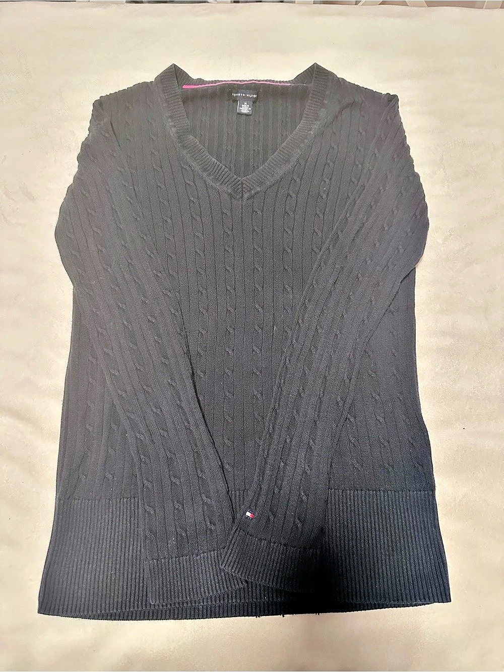 Tommy Hilfiger Men's Cable Knit V-Neck Sweater Size Medium